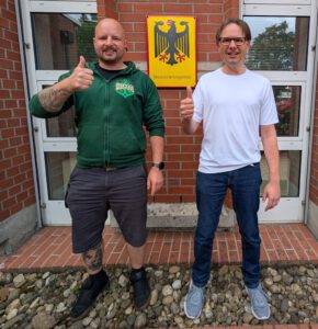 Daniel (noch DN9WIL) und Timo (noch DN9PP) aus unserem Lehrgang nach bestandener E-Prüfung vor der BNetzA in Eschborn